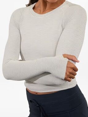 ATHLETA Momentum Seamless Long sleeve purple/white Striped Top Size SM
